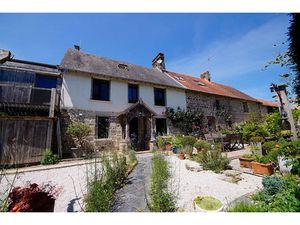 Vente maison 8 pièces 237 m² à Moyon Villages (50860)  379 500 €