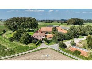 Authentique ferme en carré