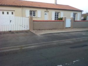 Location maison 4 pièces 94 m² à Chauray (79180)  850 €