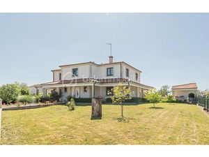 Vente propriété 8 pièces 251 m² à Courcelles-Chaussy (57530)  456 000 €