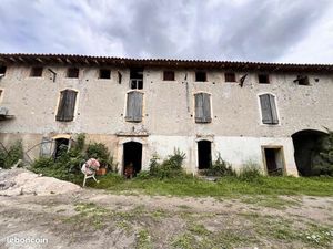 Maison 600 m² Valentine