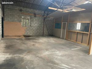 Local activité 230 m2 uniquement accessible petit utilitaires