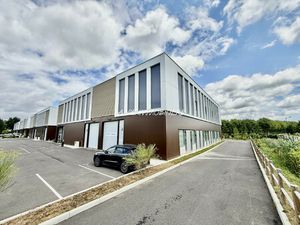 LOCAL D ACTIVITÉS / ENTREPOT LOGISTIQUE 1 223 m²