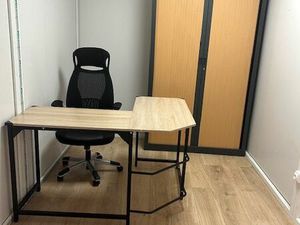Bureau de 9 M2 et box de stockage