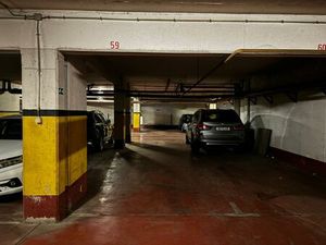 Emplacement de parking intérieur