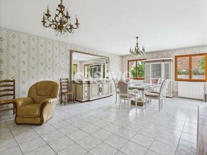 Vente Maison 10 pièces de 189m² - 95360 Montmagny