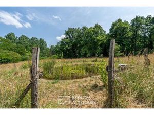 Maison écologique dans un village au savoir-faire artisanal