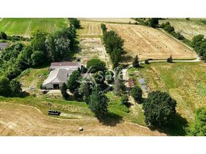 Petite exploitation à vocation élevage avec atelier transforma