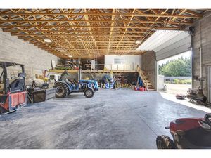 Vente locaux professionnels 500 m² à Saint-Martin-de-Crau (13310)  1 550 000 €