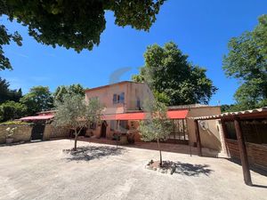 Vente maison 17 pièces 282 m² à L'Isle-sur-la-Sorgue (84800)  1 170 000 €