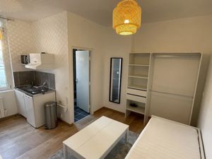 Location meublée appartement 1 pièce 18 m² à Douai (59500)  380 €