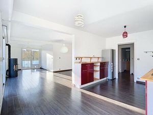 Appartement traversant  très lumineux 5 pièces 104.6 m2 calme avec balcons  jardin  garage