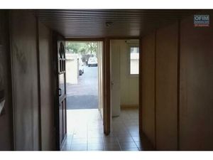 Rare : A louer un bureau de 40 m2 à St Gilles les Bains