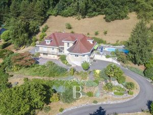 BARNES Aix-les-Bains - CHINDRIEUX - CADRE EXCEPTIONNEL - VILLA AVEC VUE LAC ET PISCINE