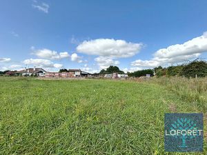 Terrain constructible de 825 m² - Orist