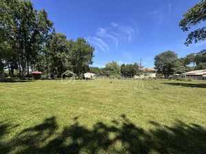 Vente terrain 1300 m² à Saint-Jean-d'Illac (33127)  245 000 €