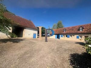 LONGERE RENOVEE SUR 1.8 HA avec grange