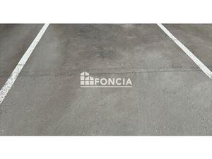 Place de parking extérieur et sécurisé