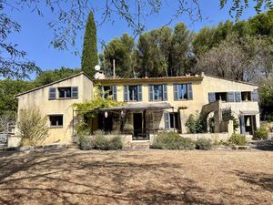 Authentique Mas provençal 290 m² sur 9000 m²