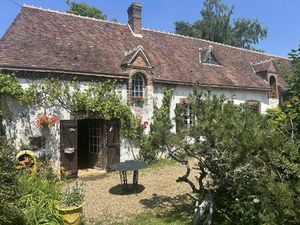 Maison ancienne au calme avec grand terrain et dépendances