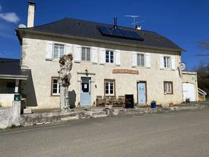 Maison de village avec jardin et gîte