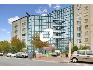 A LOUER  BUREAUX LUMINEUX PROCHE DU CENTRE VILLE ET DURER B