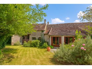 Villemer centre du village  rare sur le secteur!!