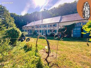 MAISON ATYPIQUE de 9 pièces  250m2 + 2 granges + 1.8 ha - Egriselles-Le-Bocage