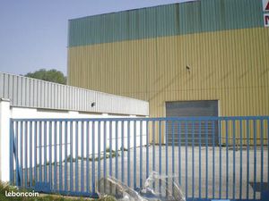 Local 1300 m² Pont-Saint-Esprit