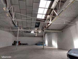 Local industriel 611 m²