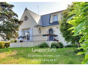 QUESTEMBERT 56230 - MAISON CENTRE VILLE. 6 pièces 108m2