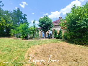 Authentique maison en pierre de 1845 à vendre avec terrain e