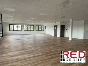 BUREAUX 64 M2 EGUILLES