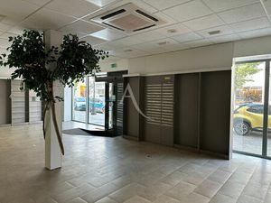 ROCHEFORT- hyper centre ville - local commercial emplacement n°1