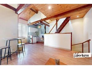 Immeuble comprenant deux habitations et un commerce