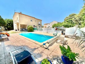Villeveyrac  villa de 152m2 avec garage et piscine