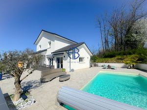 Superbe villa avec piscine  jacuzzi et prestations haut de gamme