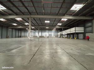 Local logistique 3 876 m²