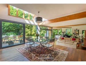 Maison d'architecte lumineuse dans un écrin de verdure à Thiverval-Grignon