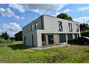 Ruime Luxe Woning met 3 slaapkamers en 2 badkamers !!