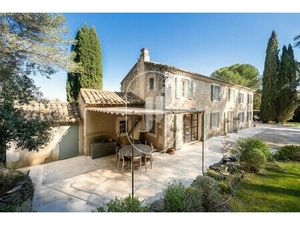 Maison de luxe à vendre à Mas-Blanc-des-Alpilles
