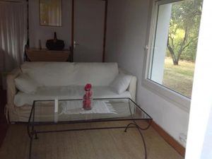 Location meublée appartement 1 pièce 25 m² à Tourrettes (83440)  700 €