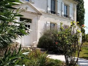 Location meublée maison 7 pièces 190 m² à Sainte-severe (16200)  1 400 €