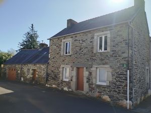 Maison en pierres à vendre 3 pièces PAULE (22) plain pied 58m2 fort potentiel d'agrandisse