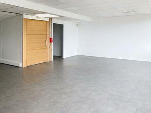 Bureau - 68m² - Parkings - À Louer
