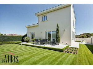 Grande Villa moderne et lumineuse  beaux volumes  au calme