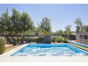 Vente propriété 3 pièces 146 m² à Saint-Saturnin-lès-Apt (84490)  575 000 €