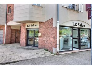 Vente locaux professionnels 52 m² à Juziers (78820)  59 000 €