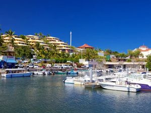 Vente locaux professionnels à Saint Gilles Les Bains (97434)  795 000 €