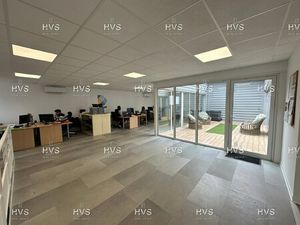 Location Local Professionnel 320m²